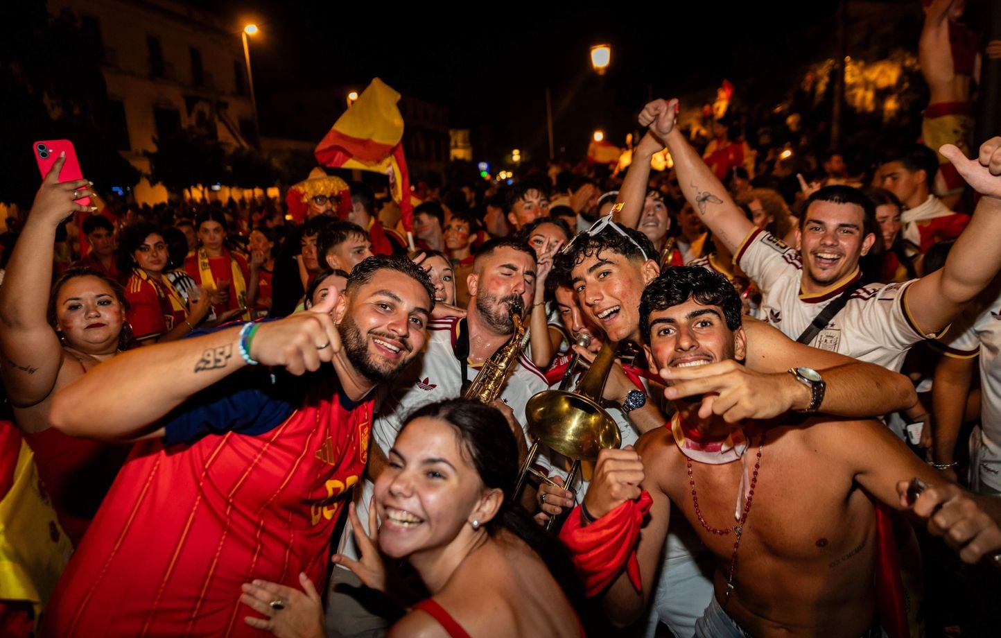 Desbordes en Buenos Aires… España espera a sus campeones… Sigue la jornada con nosotros Desbordes en Buenos Aires… España espera a sus campeones… Sigue la jornada con nosotros